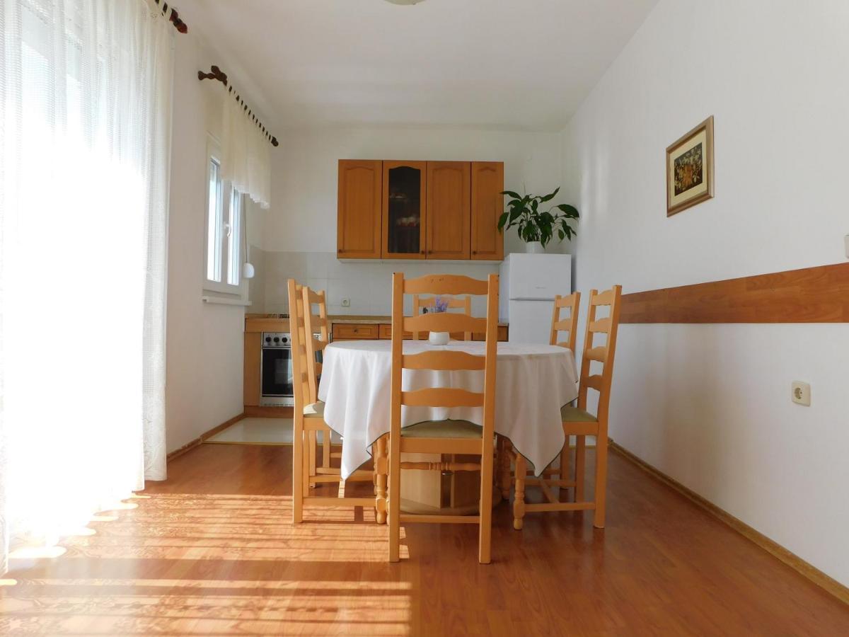 Apartmani Salus Pag Town Exteriör bild