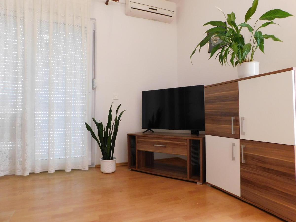 Apartmani Salus Pag Town Exteriör bild