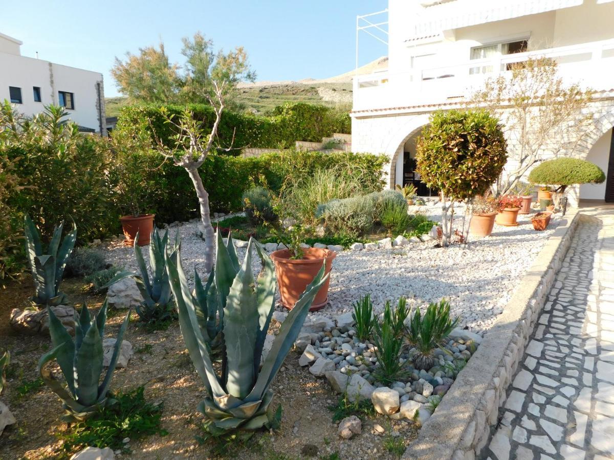 Apartmani Salus Pag Town Exteriör bild