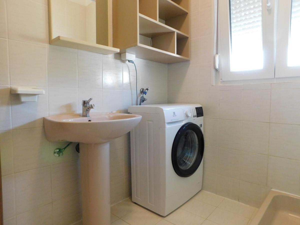 Apartmani Salus Pag Town Exteriör bild