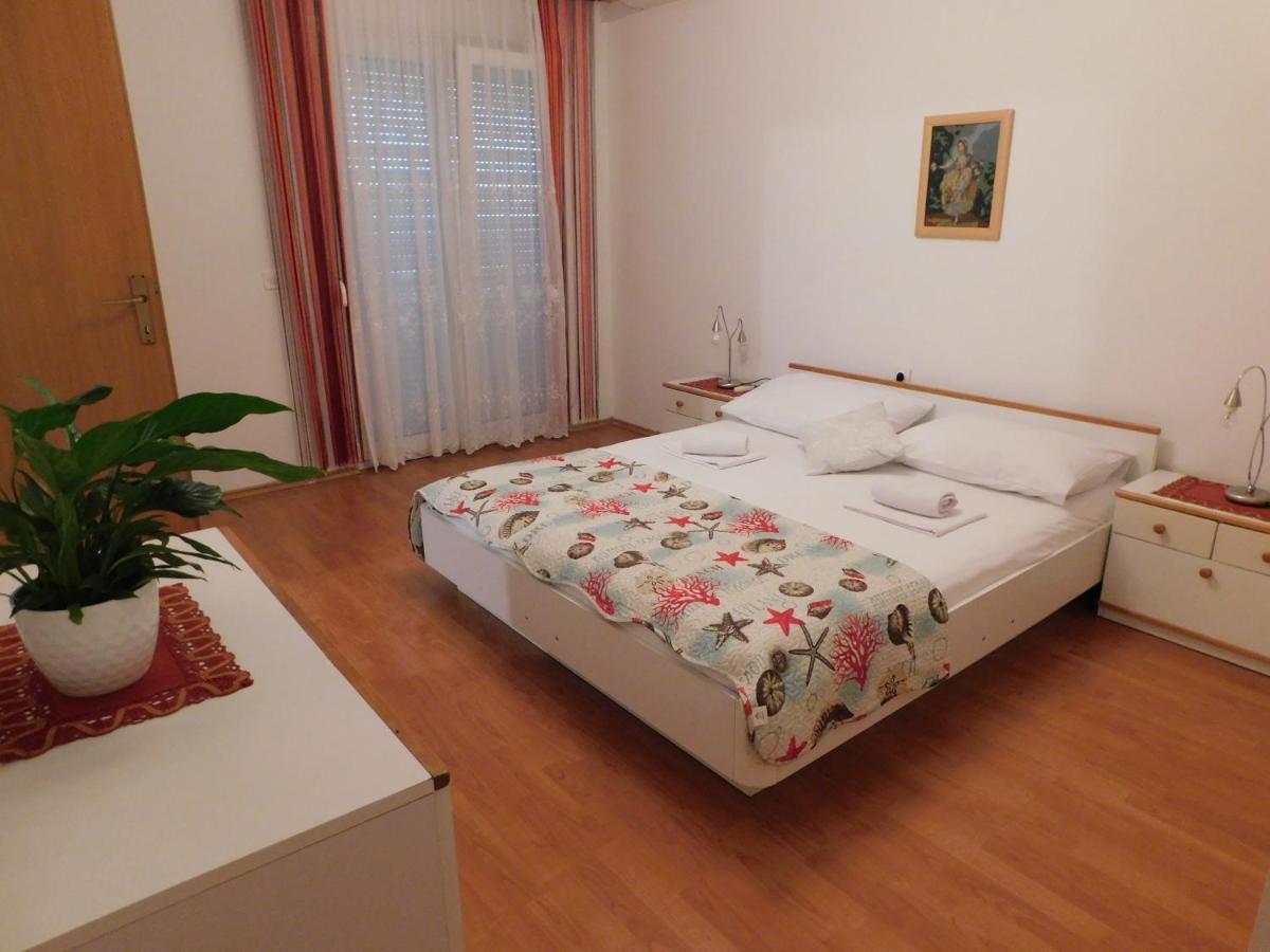 Apartmani Salus Pag Town Exteriör bild