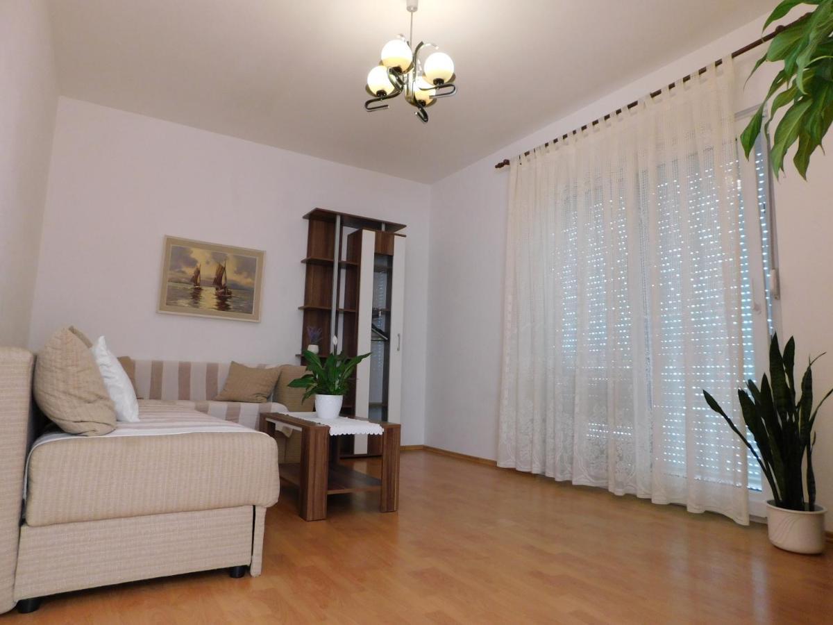 Apartmani Salus Pag Town Exteriör bild