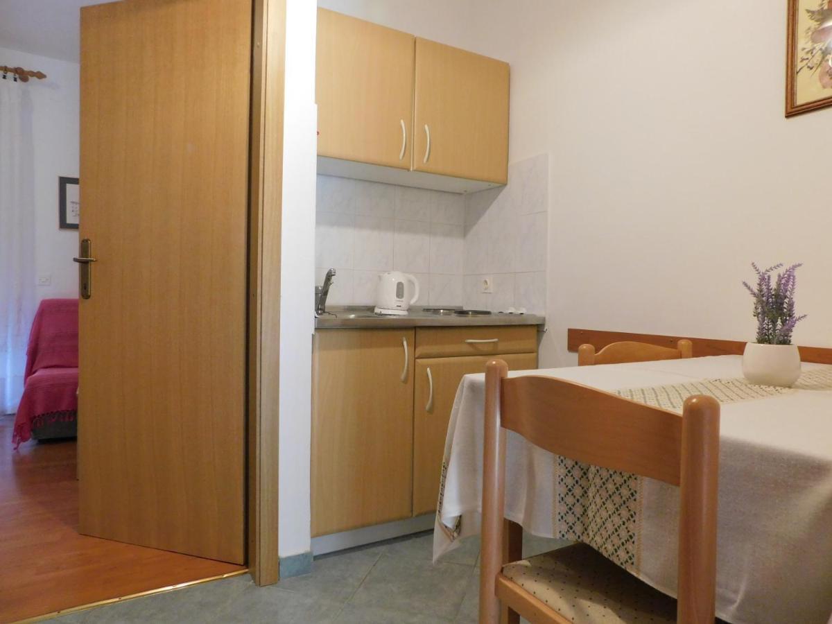 Apartmani Salus Pag Town Exteriör bild