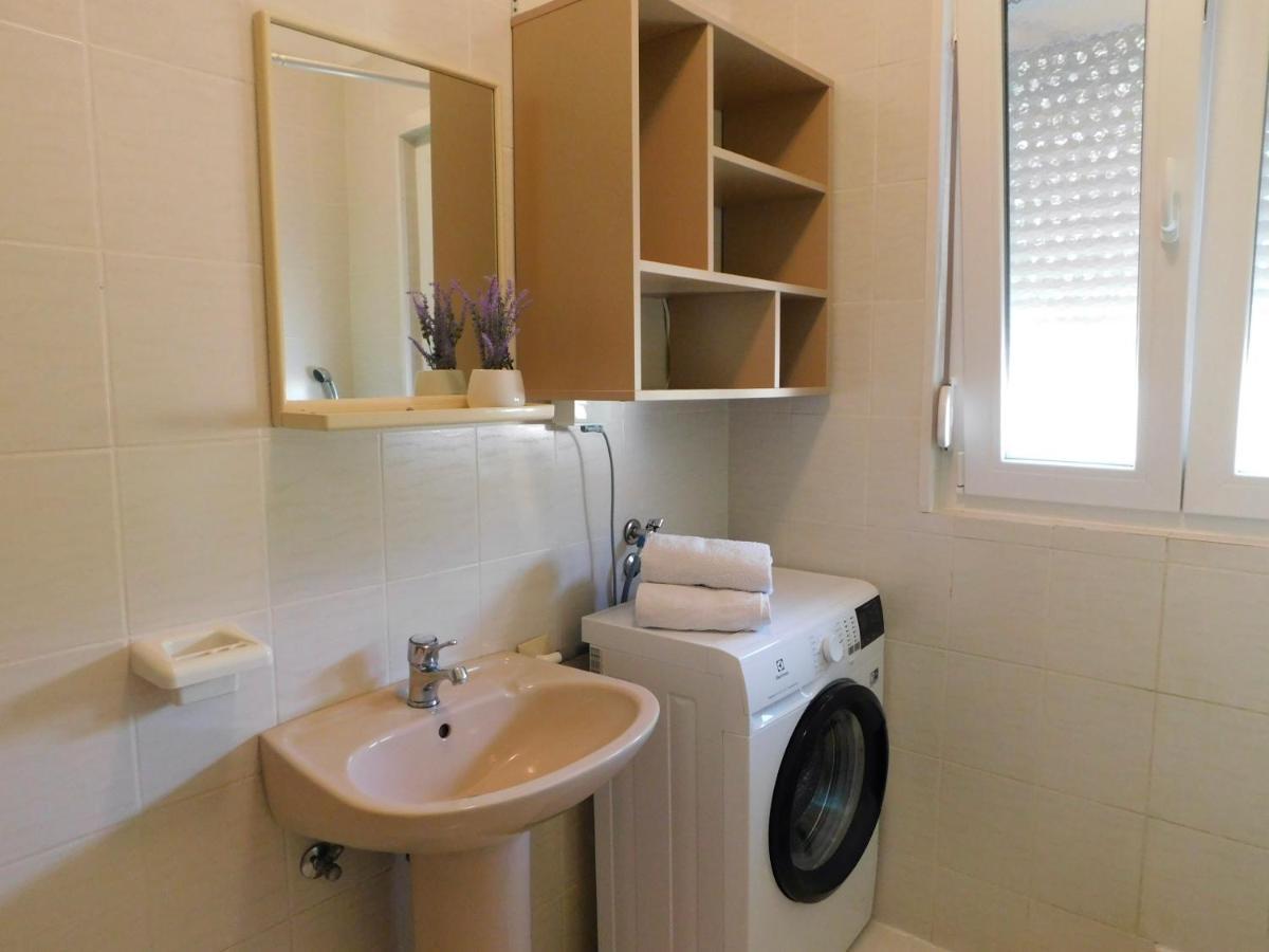 Apartmani Salus Pag Town Exteriör bild