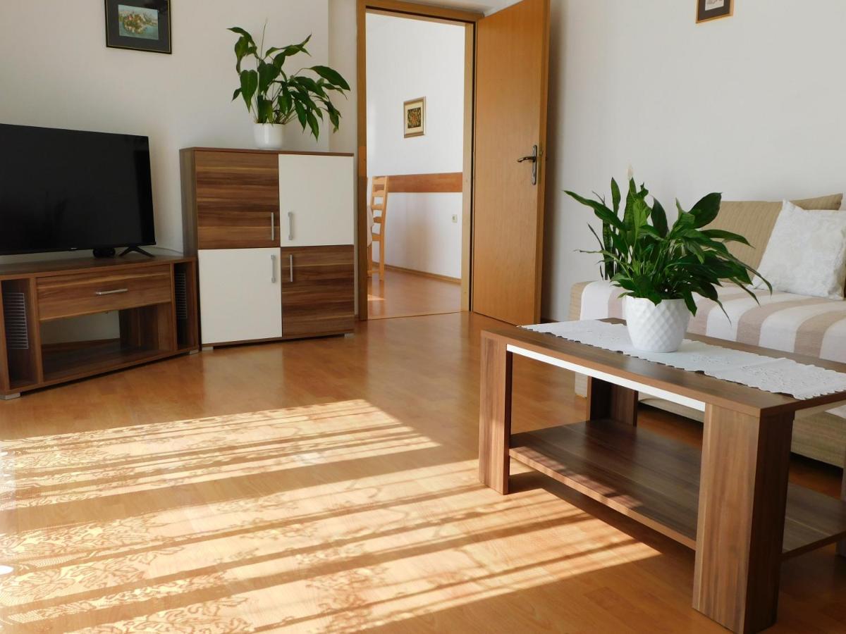Apartmani Salus Pag Town Exteriör bild