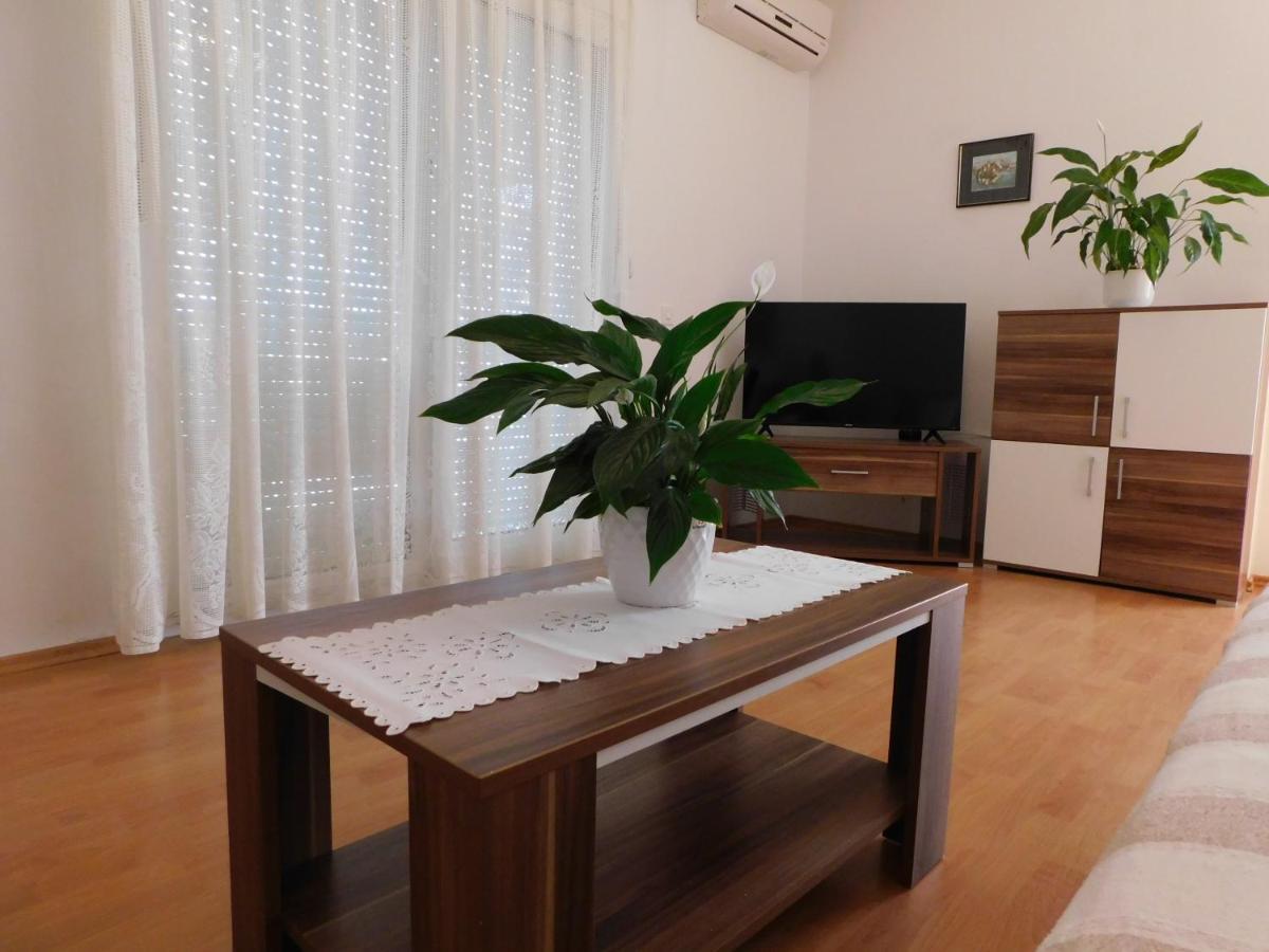 Apartmani Salus Pag Town Exteriör bild