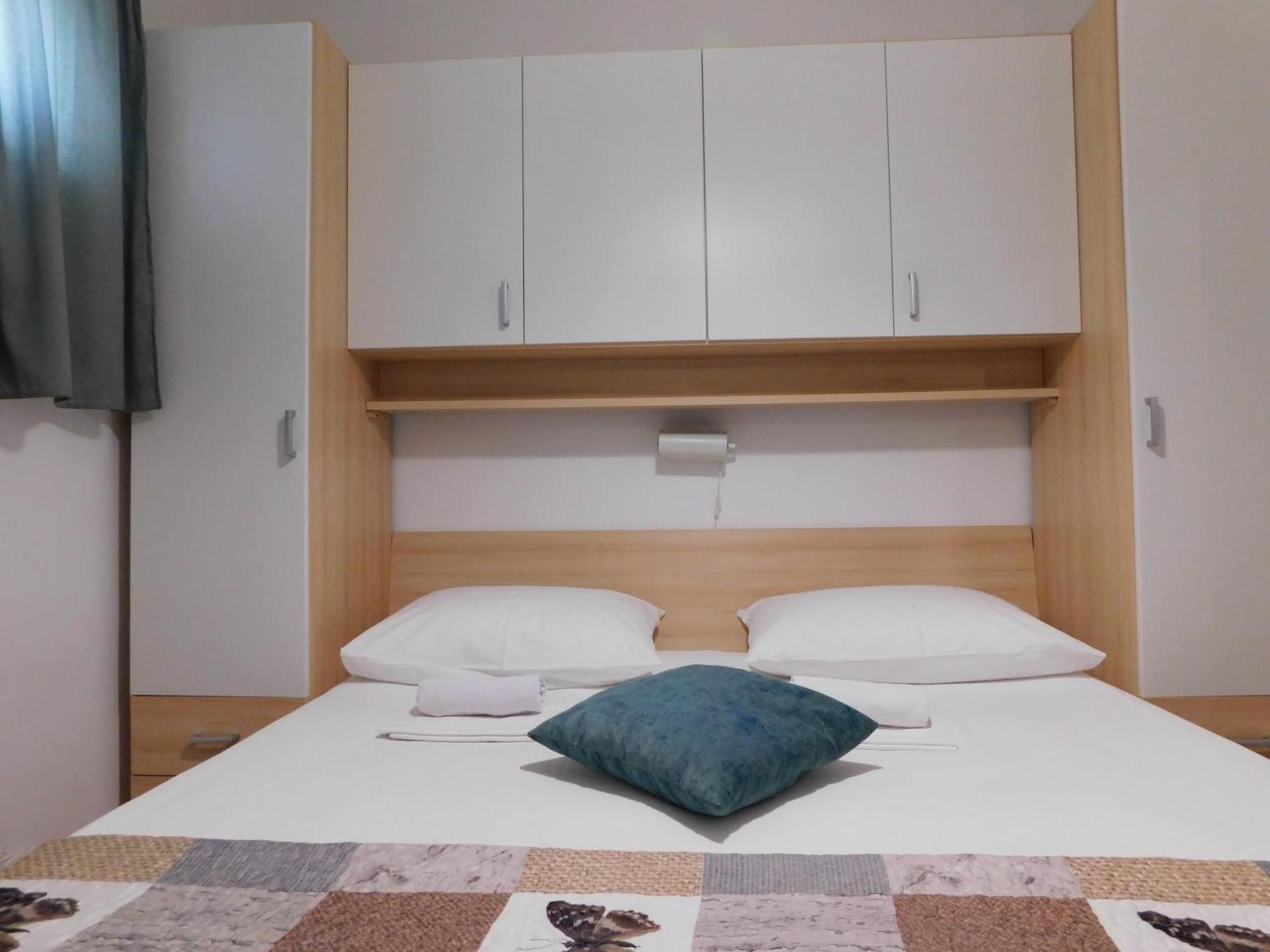 Apartmani Salus Pag Town Exteriör bild