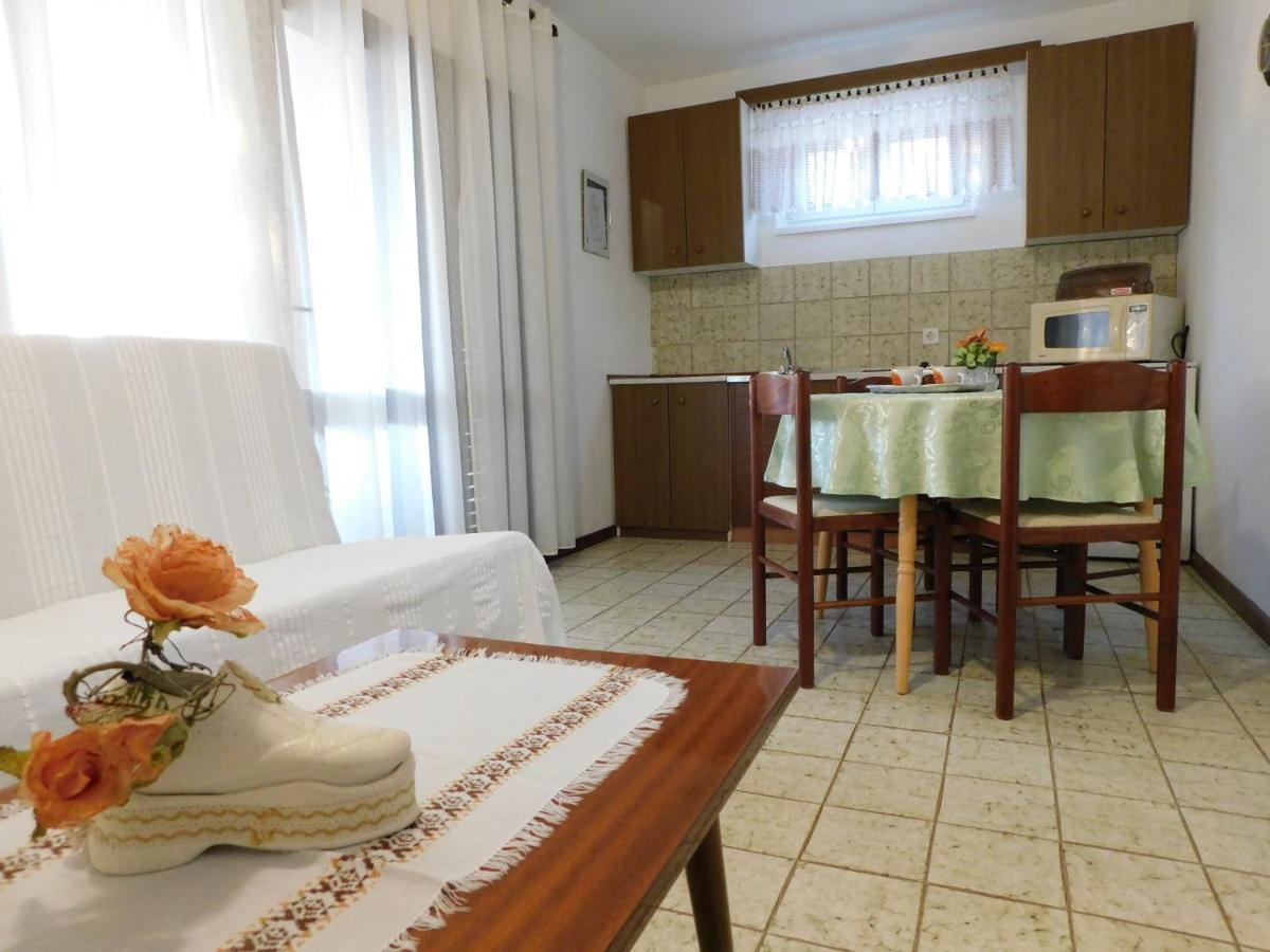 Apartmani Salus Pag Town Exteriör bild