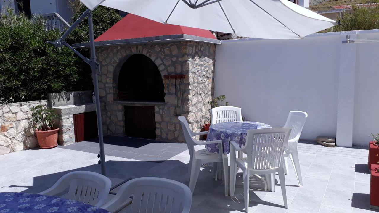 Apartmani Salus Pag Town Exteriör bild