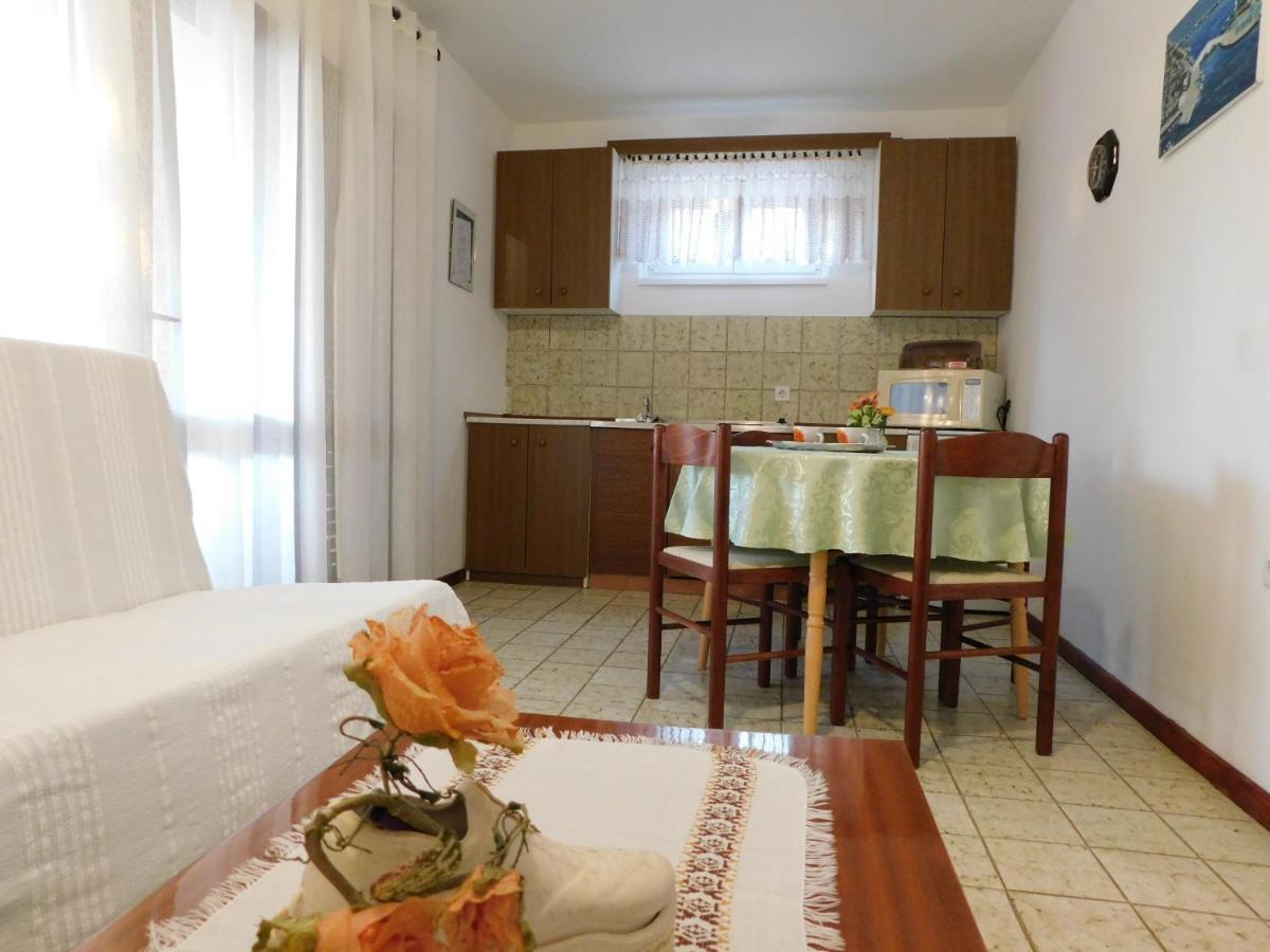 Apartmani Salus Pag Town Exteriör bild