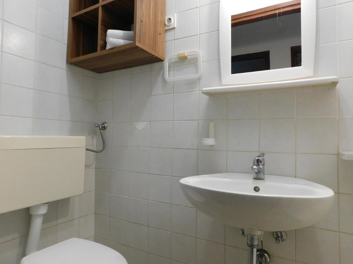 Apartmani Salus Pag Town Exteriör bild