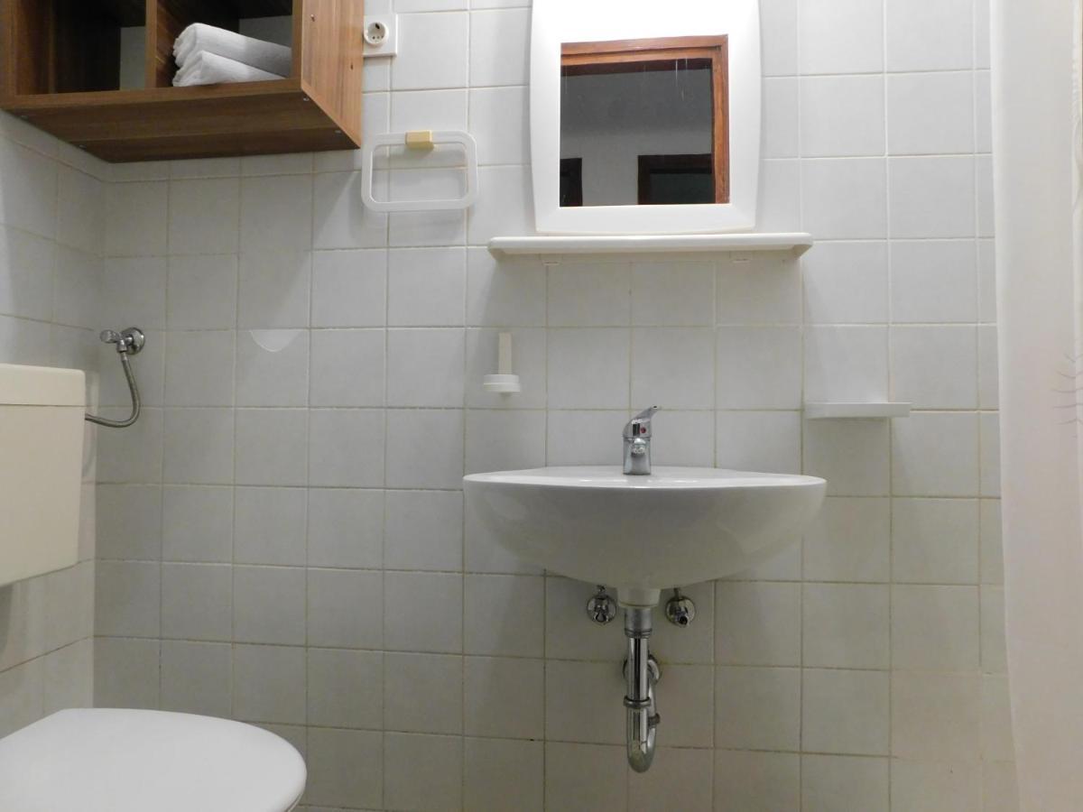 Apartmani Salus Pag Town Exteriör bild