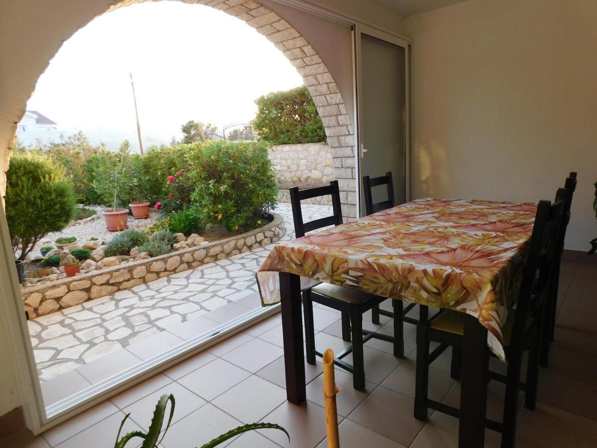 Apartmani Salus Pag Town Exteriör bild